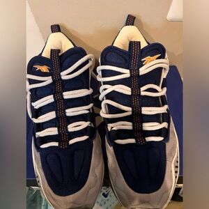 New never worn Reebok DMX running shoe.